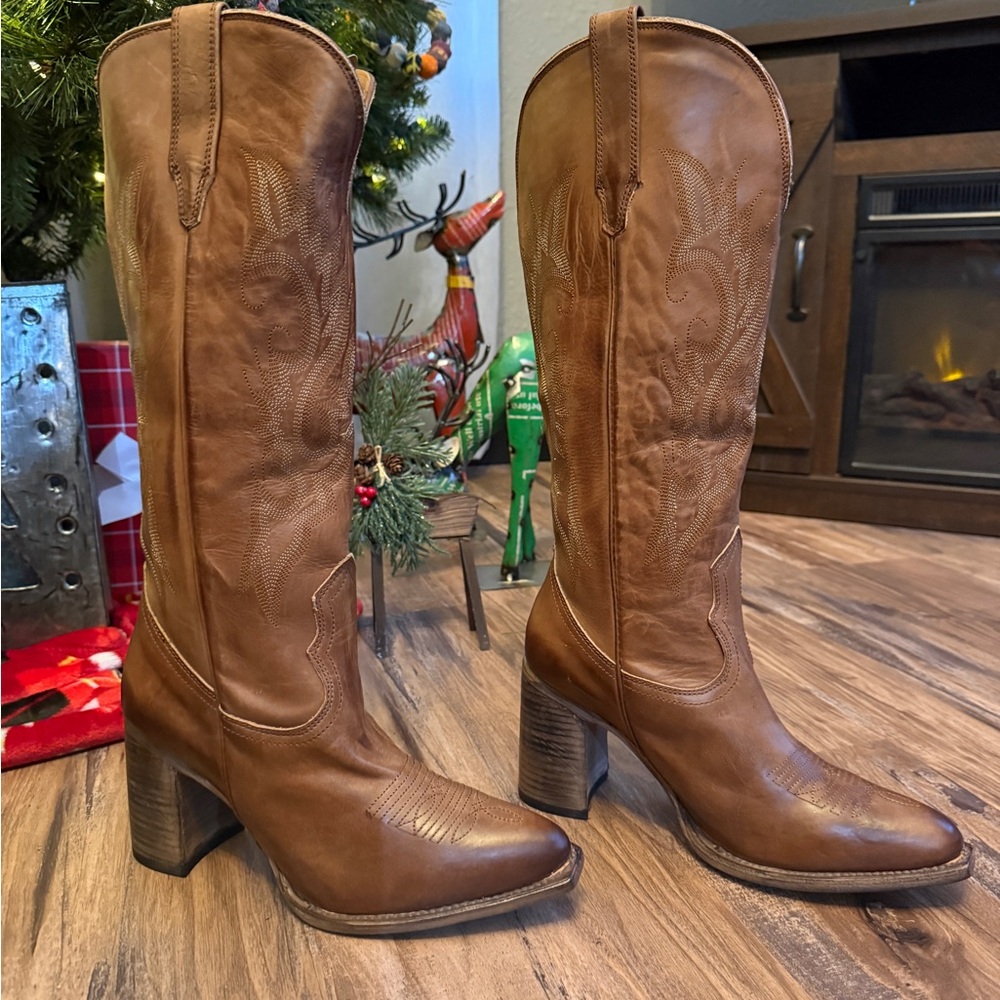 Freebird Jackson Tan, Size 11.  Brand New, Never Worn!